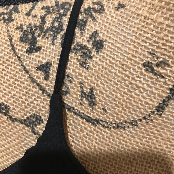 ▪️CYNTHIA ROWLEY Pleated Neckline Blouse - Picture 3 of 11